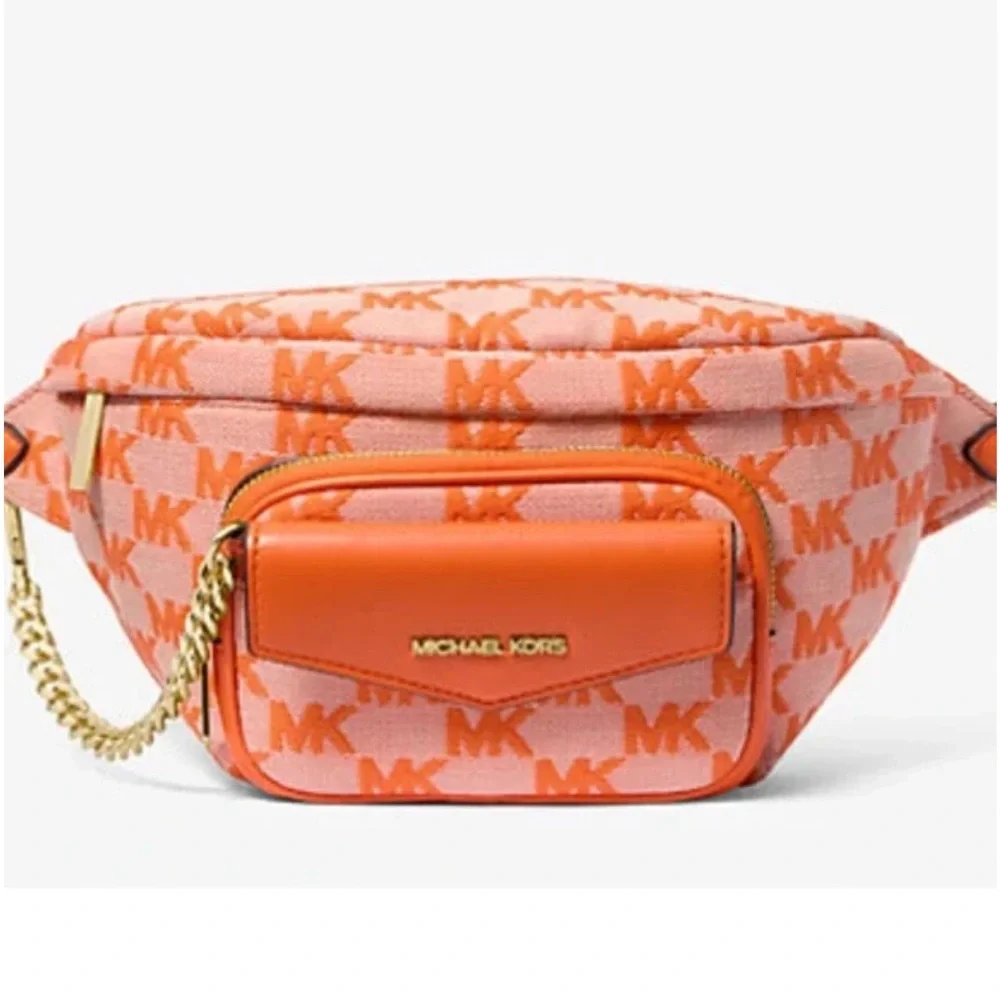 MICHAEL KORS
Maisie Large Logo 2-in-1 Sling Waist Fanny Pack Crossbody
Poppy - Picture 4 of 16